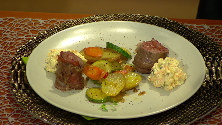 Moja mama - recepty - Mäsový špíz ,tvarohový šalát, pečené baby zemiaky